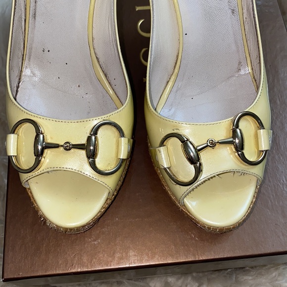 Gucci Patent Leather Wedge Open Toe Sandal. Size 7. - Picture 6 of 7